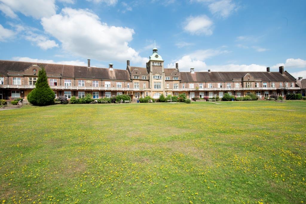 A picture of the Mount Vernon Cancer Centre, based in Northwood